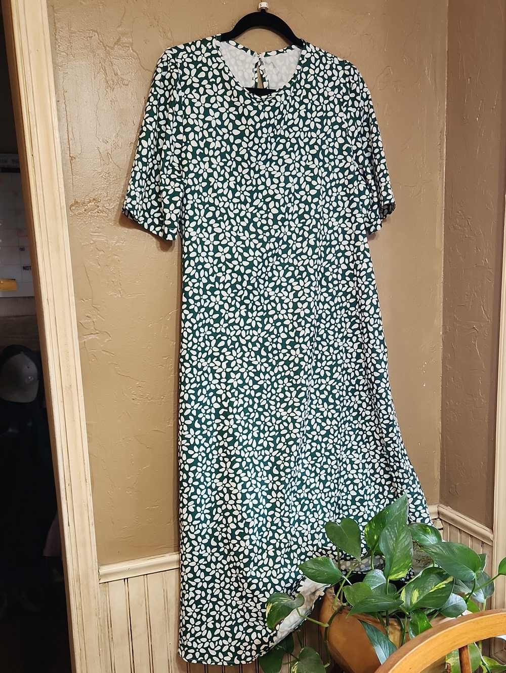 SHEIN Green and White Leaf-Print Midi Dress Size XL